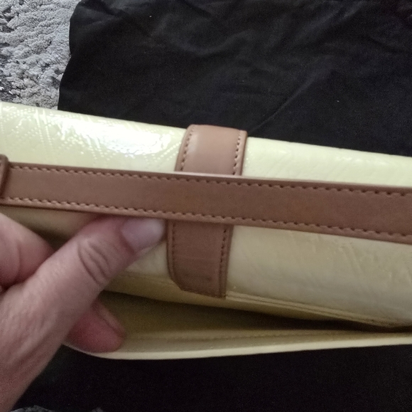 Saint laurent Le Monogramme leather shoulder bag EUC - Picture 9 of 16